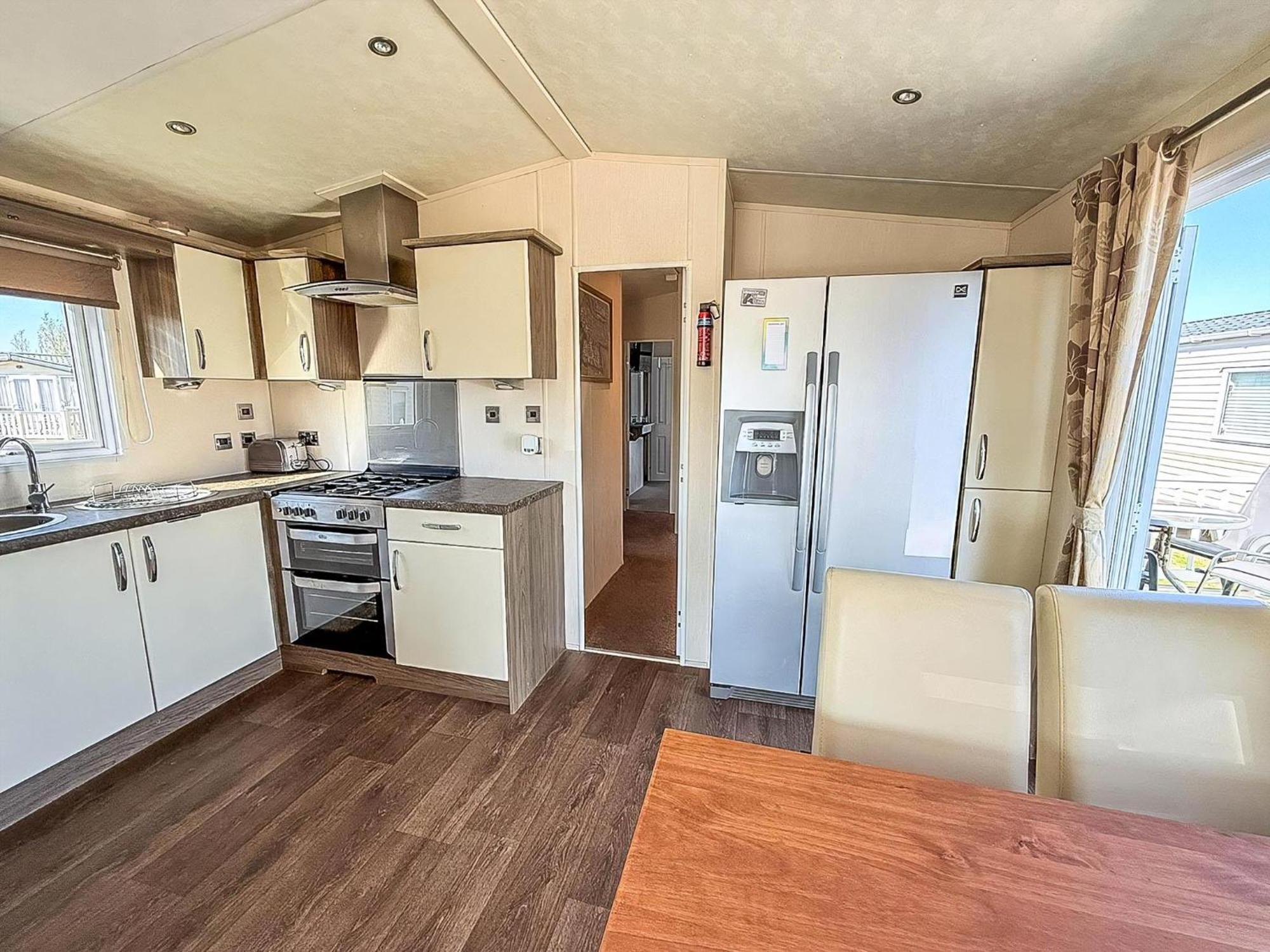 Beautiful Caravan With Decking Wifi At St Osyth Beach Holiday Park Ref 28077Dw كْلانكتون أون سي المظهر الخارجي الصورة