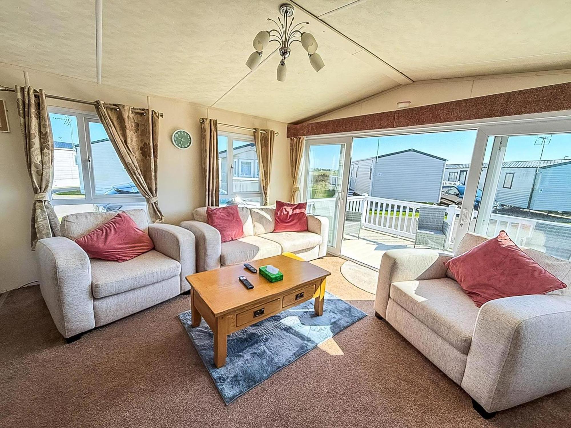 Beautiful Caravan With Decking Wifi At St Osyth Beach Holiday Park Ref 28077Dw كْلانكتون أون سي المظهر الخارجي الصورة